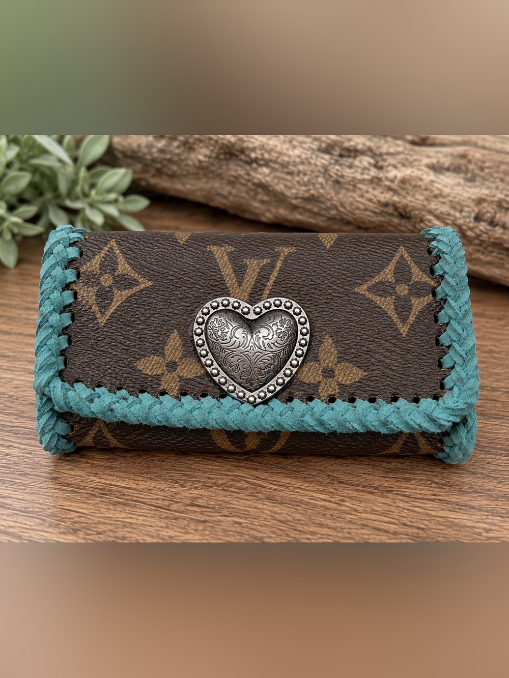 Authentic upcycle Louis Vuitton Monogram Vintage 4 Key Holder COA included